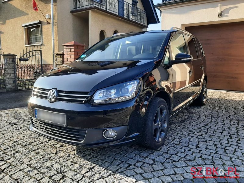 2015' Volkswagen Touran photo #2