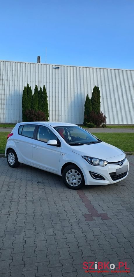 2014' Hyundai i20 photo #2