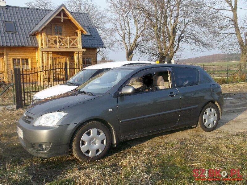 2004' Toyota Corolla photo #1