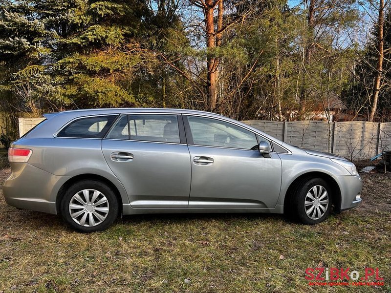 2009' Toyota Avensis 2.0 D-4D Sol photo #4