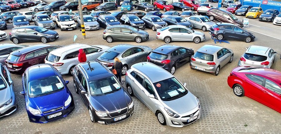Rynek samochodów używanych. Mniej sprzedanych pojazdów, a co z cenami?