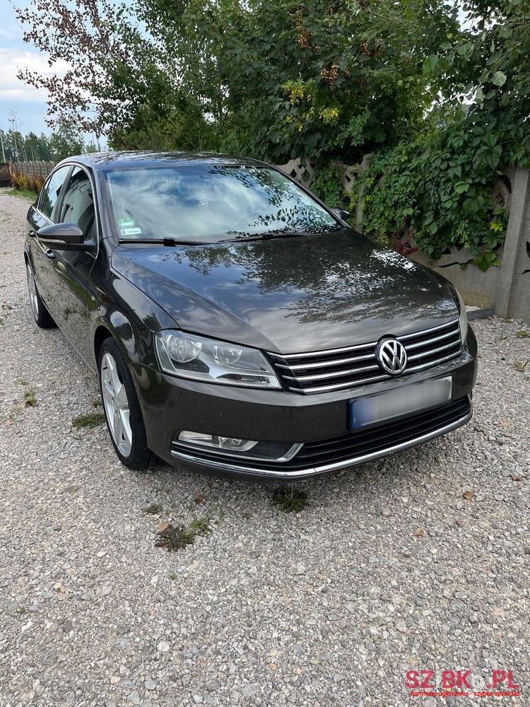 2013' Volkswagen Passat Variant photo #2