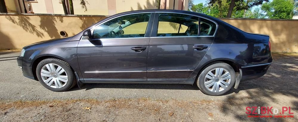 2005' Volkswagen Passat 2.0 Tdi Highline photo #1