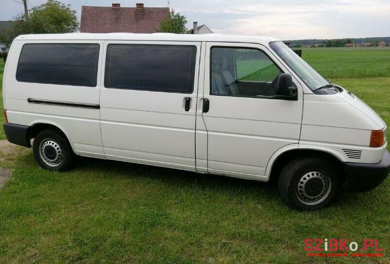 2002' Volkswagen Caravelle photo #1