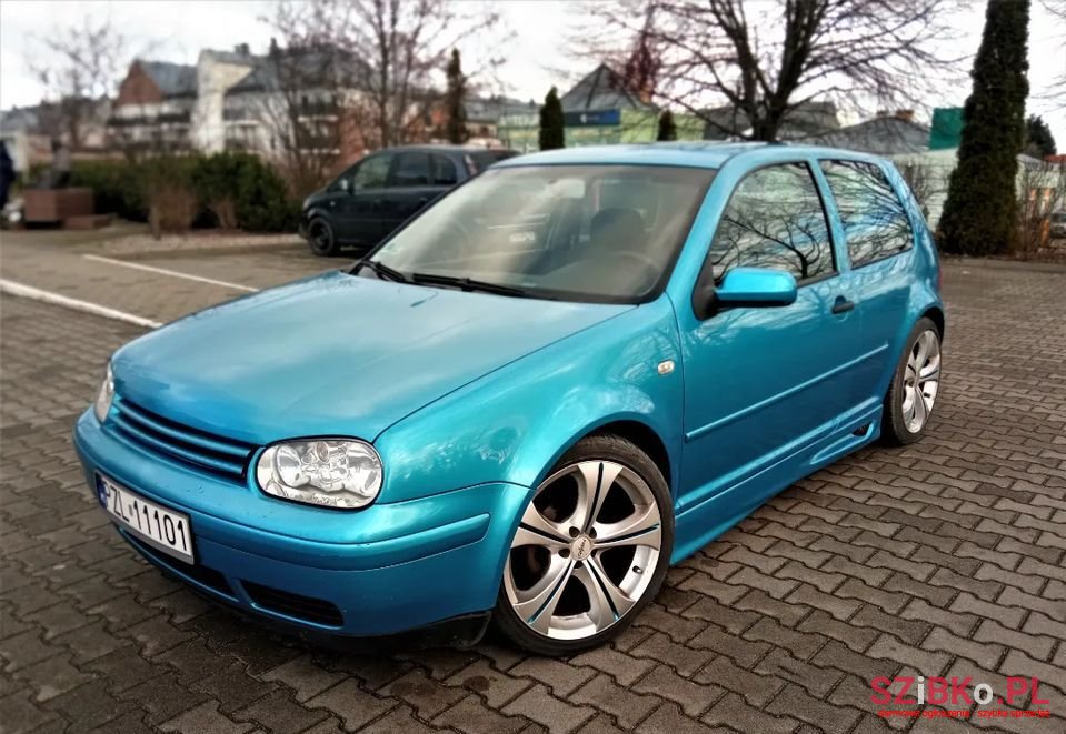 2003' Volkswagen Golf photo #1