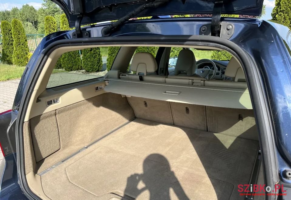 2010' Volvo V70 photo #6