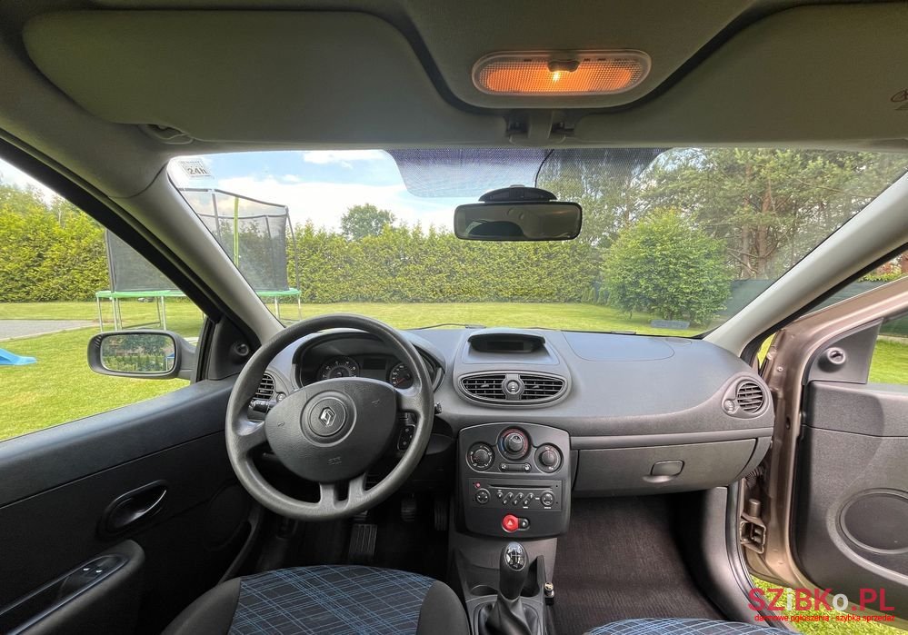 2008' Renault Clio photo #4