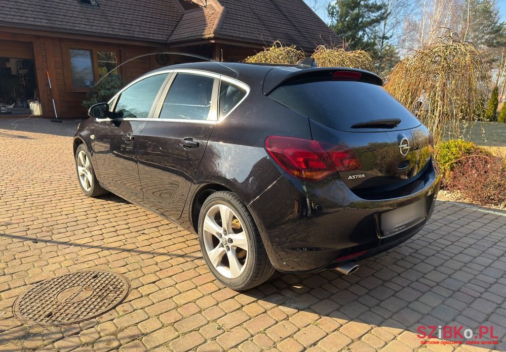 2010' Opel Astra 1.4 Turbo photo #3