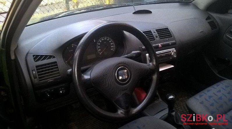 2001' SEAT Cordoba photo #3