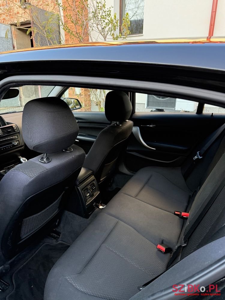 2011' BMW 1 Series 116I photo #5