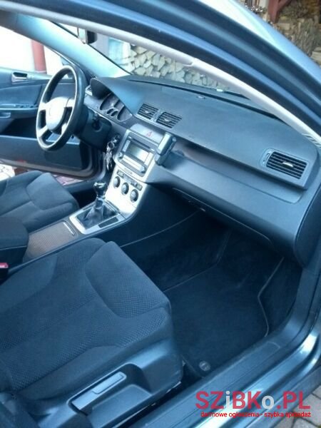 2006' Volkswagen Passat photo #3