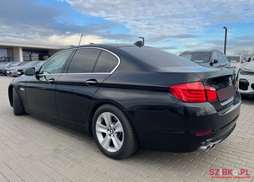 2011' BMW 5 Series photo #5