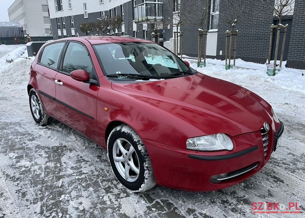 2001' Alfa Romeo 147 photo #1