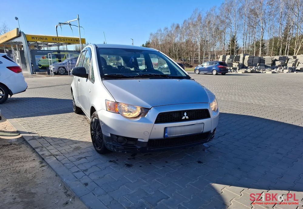 2012' Mitsubishi Colt photo #2