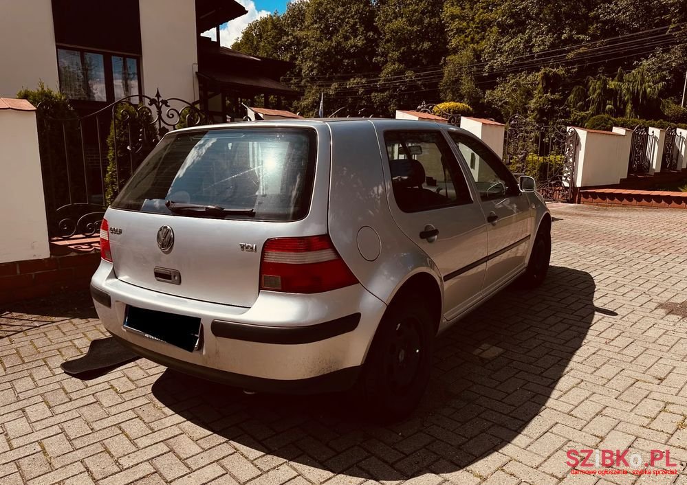 2003' Volkswagen Golf photo #3