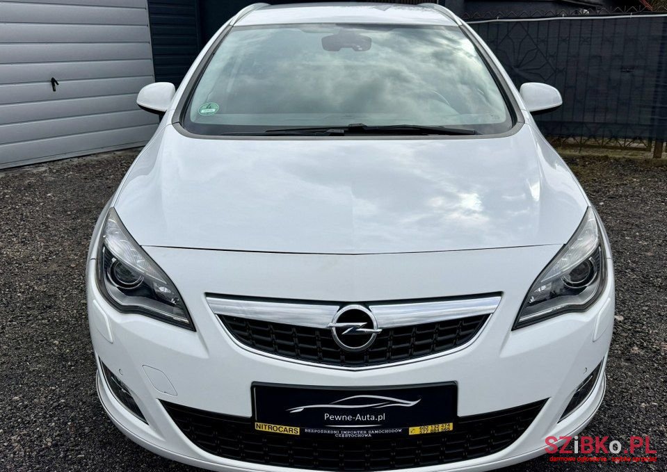 2011' Opel Astra 1.6 Turbo Cosmo photo #4