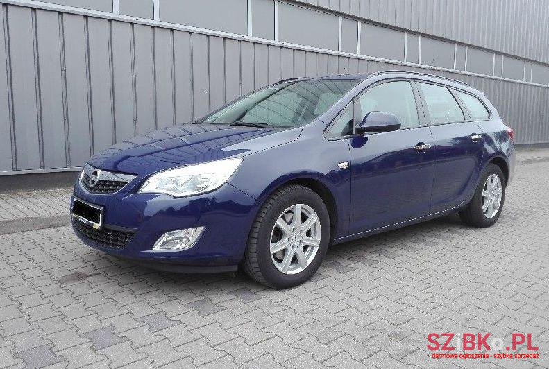 2011' Opel Astra photo #1