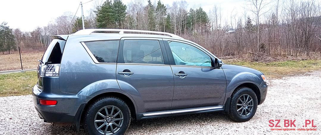 2010' Mitsubishi Outlander photo #4