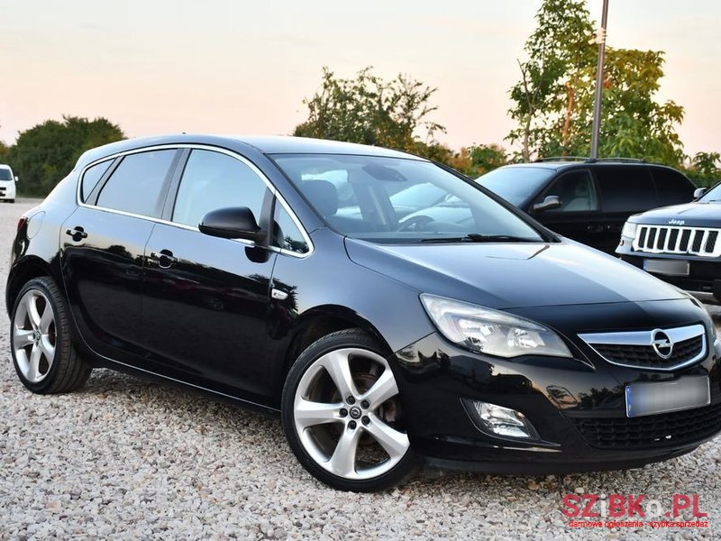 2010' Opel Astra 1.6 Sport photo #4