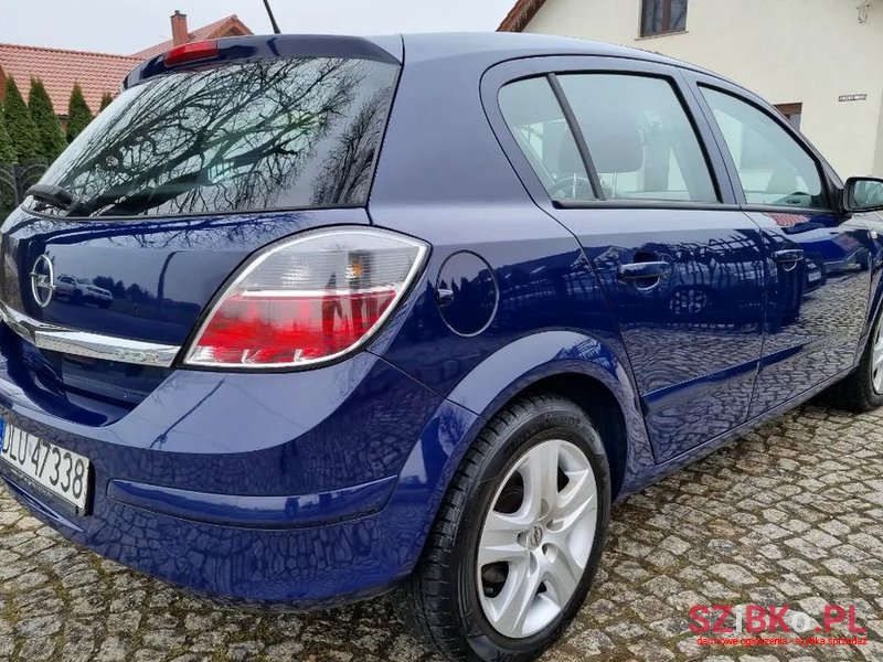 2008' Opel Astra photo #4