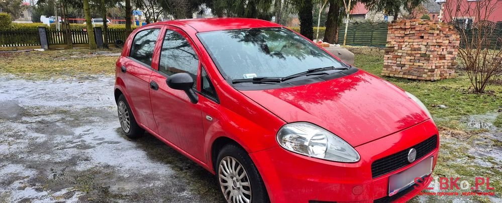 2011' Fiat Punto photo #1
