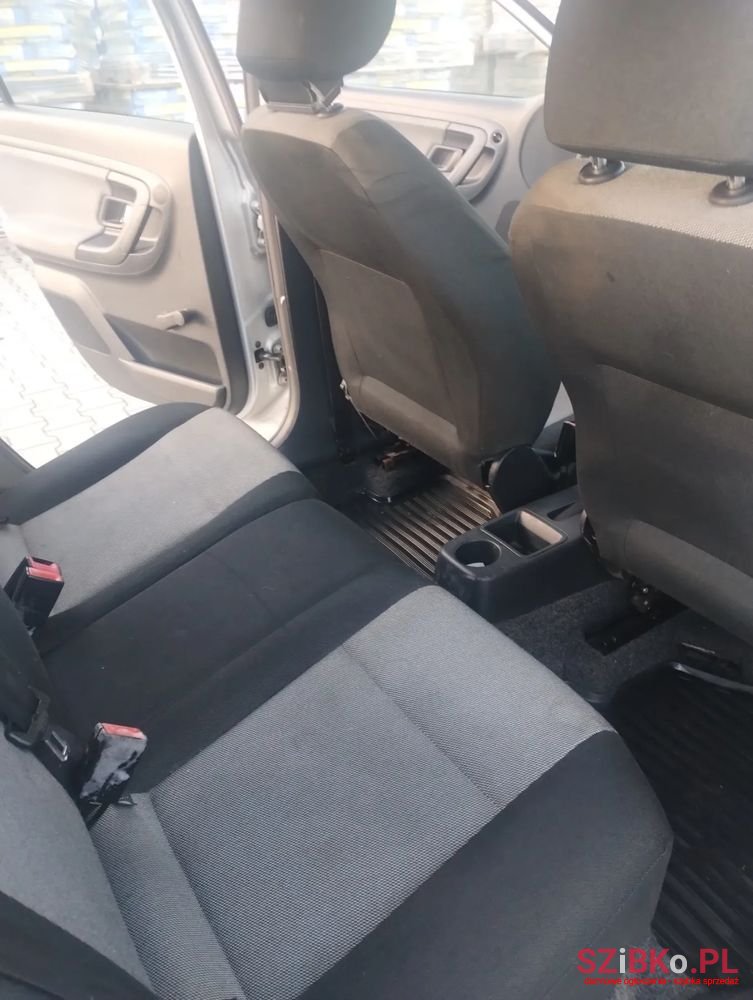 2009' Skoda Fabia photo #4