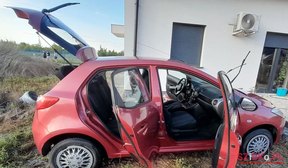 2007' Mazda 2 photo #6