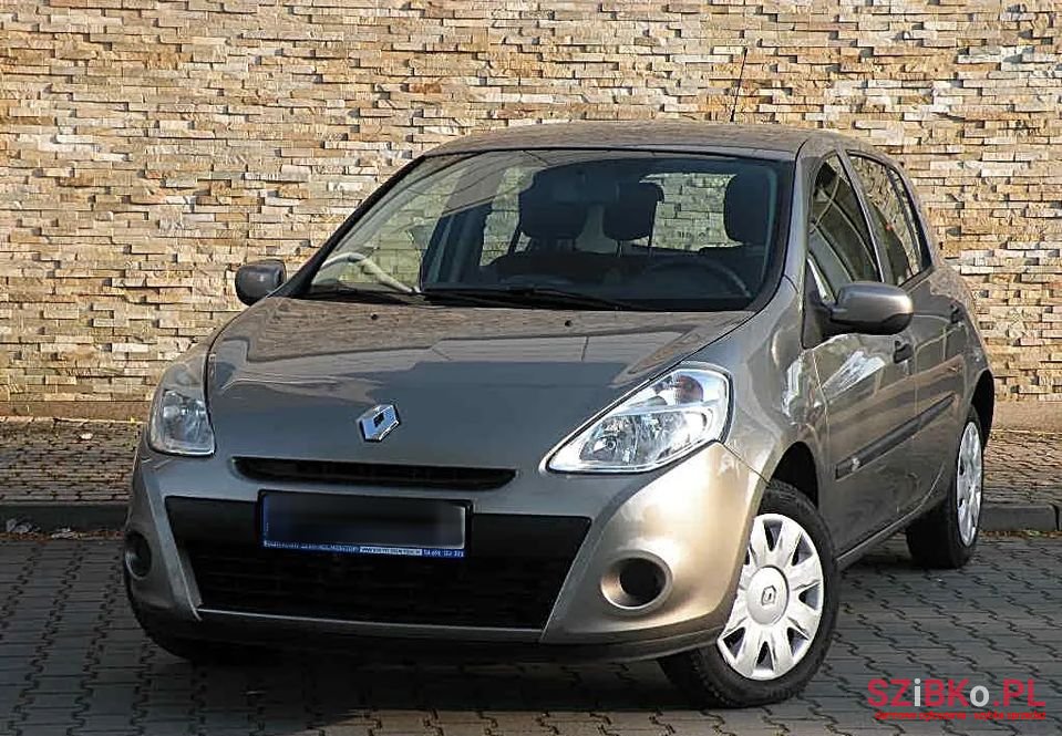 2012' Renault Clio photo #2