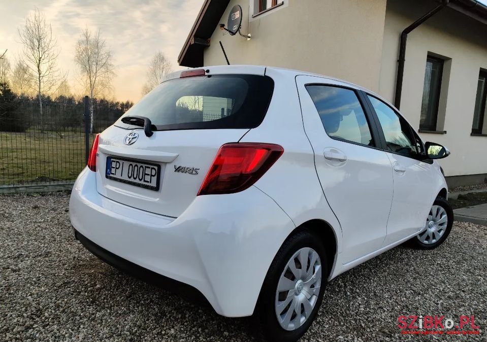 2015' Toyota Yaris photo #5