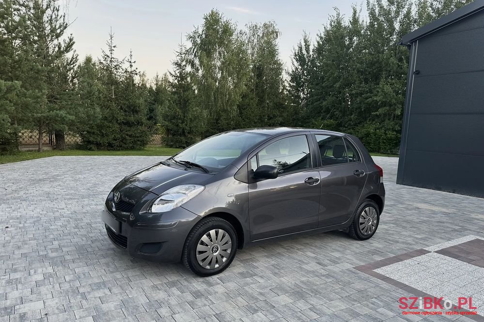 2009' Toyota Yaris 1.0 Luna A/C photo #1