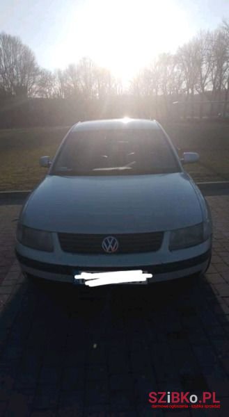 2000' Volkswagen Passat photo #2
