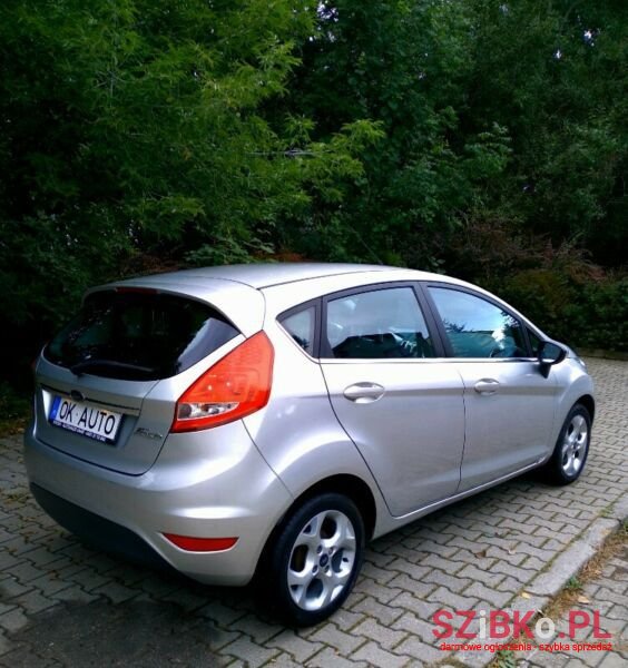 2011' Ford Fiesta photo #2