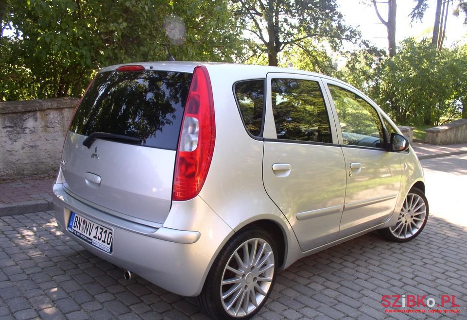 2006' Mitsubishi Colt photo #4