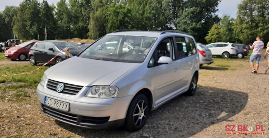 2005' Volkswagen Touran photo #2