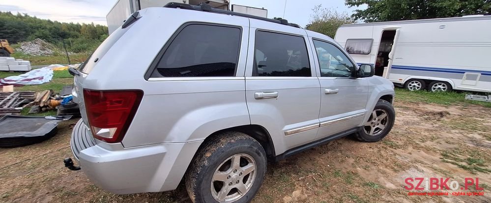 2005' Jeep Grand Cherokee photo #2