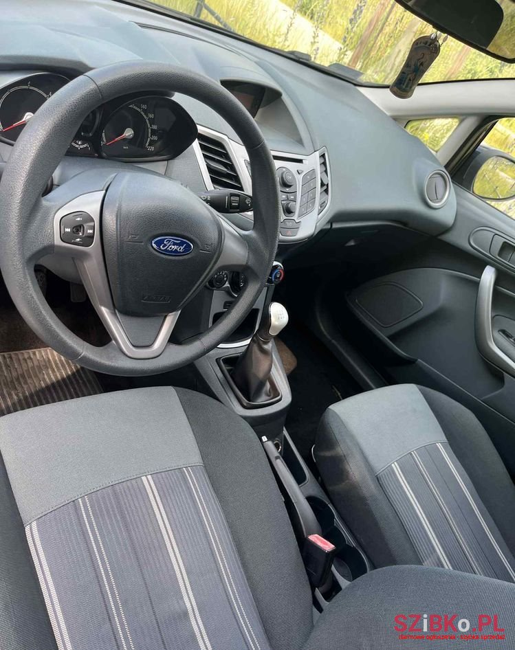 2010' Ford Fiesta photo #6