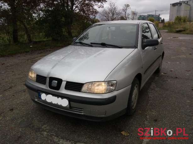 2001' SEAT Ibiza photo #1