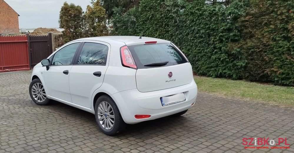 2012' Fiat Punto photo #5
