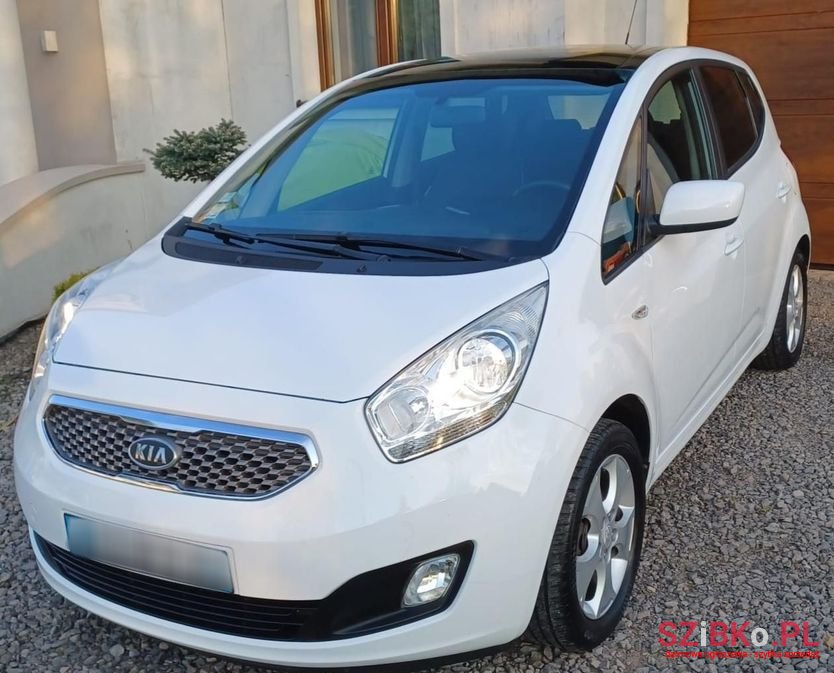 2011' Kia Venga photo #1