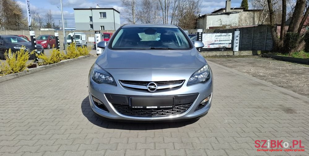 2013' Opel Astra photo #4