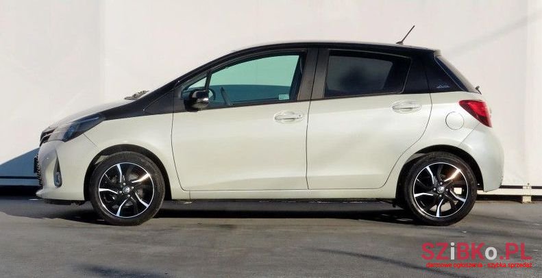 2016' Toyota Yaris photo #2