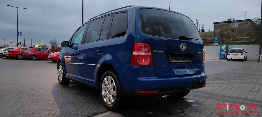 2008' Volkswagen Touran photo #5