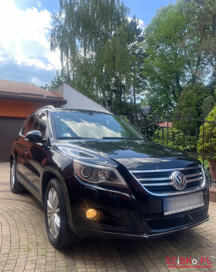 2010' Volkswagen Tiguan photo #2