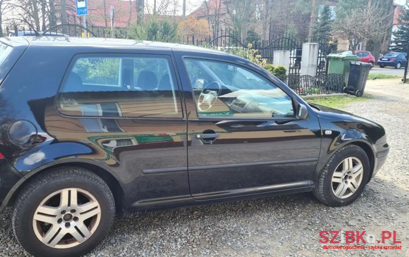 2003' Volkswagen Golf photo #2