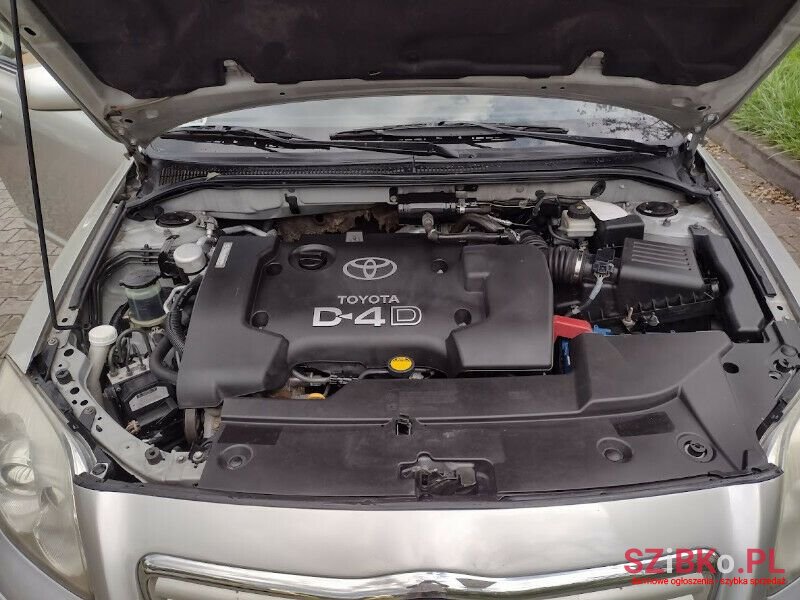 2004' Toyota Avensis photo #4