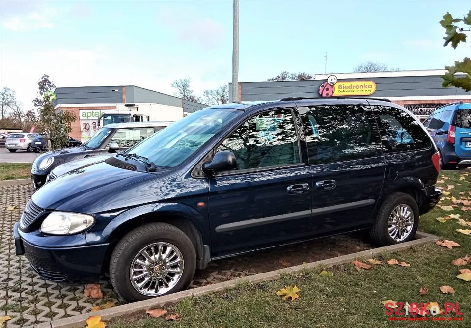 2003' Chrysler Voyager photo #2