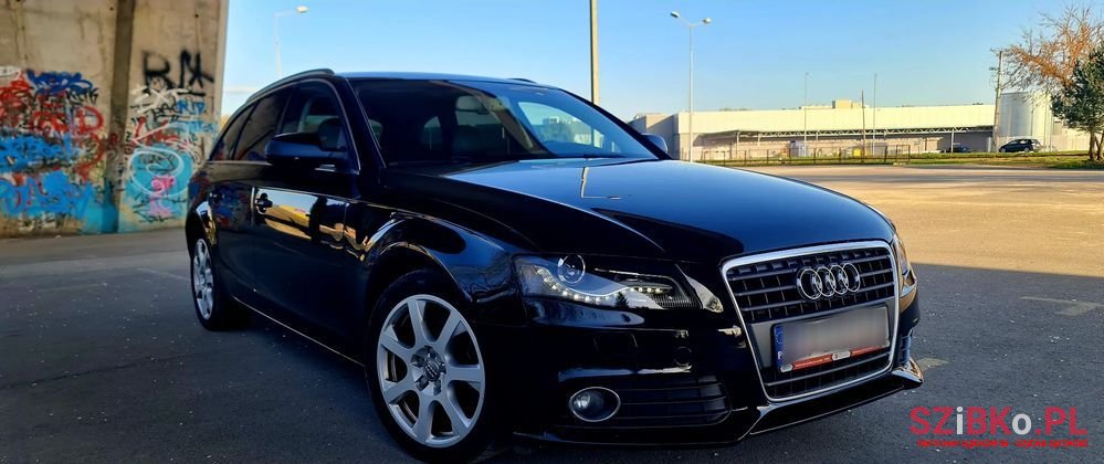 2011' Audi A4 Avant photo #1