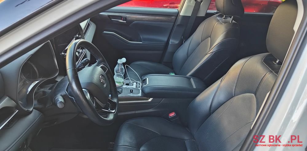 2021' Toyota Highlander photo #4