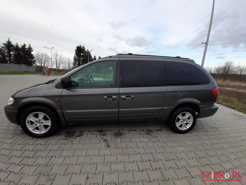 2004' Chrysler Grand Voyager photo #2