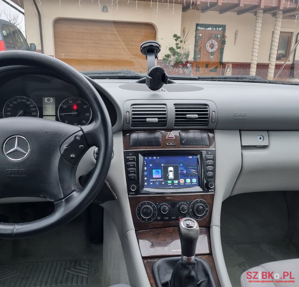 2004' Mercedes-Benz C-Class photo #3